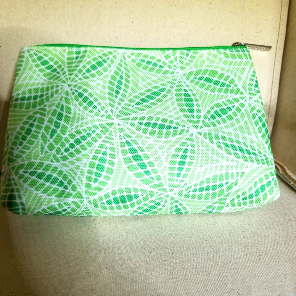 10009 New Clinique Green Leaves Cosmetic Lined Bag